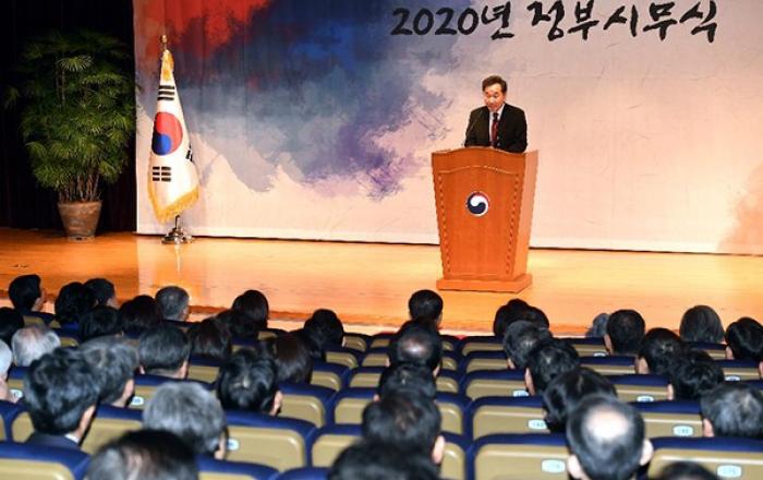 이 총리 “평화는 안정, 경제는 활발, 사회는 따뜻해져야”