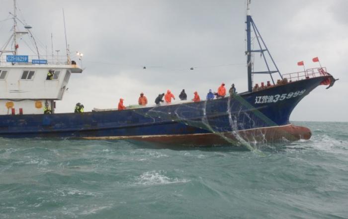 남해어업관리단, 무허가 조업 중국어선 2척 연이어 나포