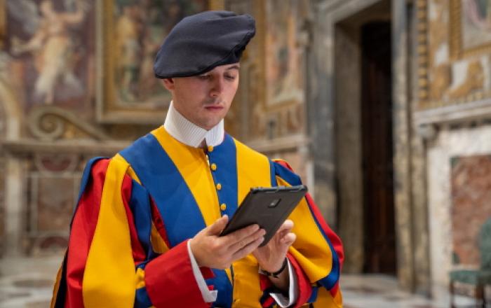 삼성전자, 보안솔루션 '녹스' 탑재한 교황청 스위스 근위대 소개