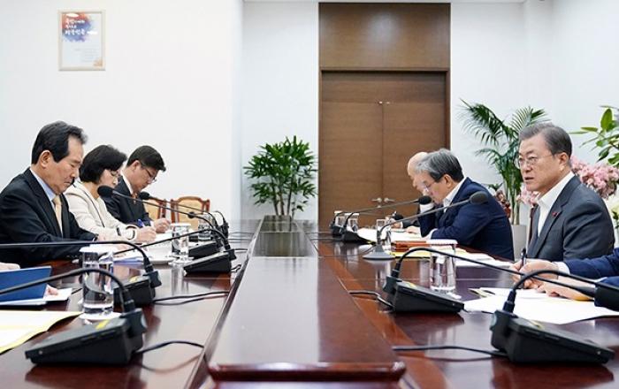 문재인 대통령 “내각 비상한 대응 필요하지만…국민 불안 최소화”