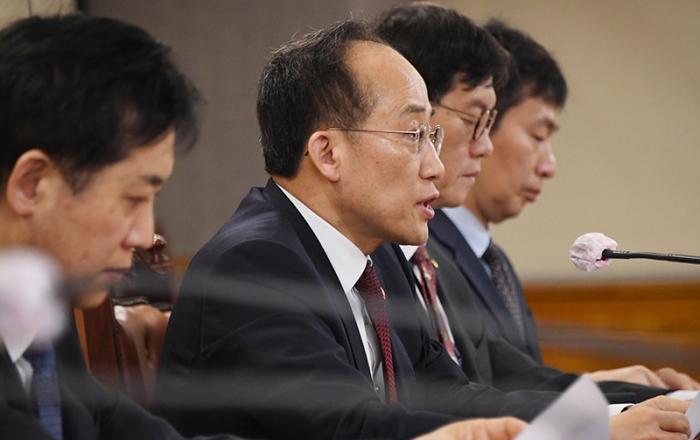 추 부총리 “중소기업, 올해 투자하면 최대 28% 세액공제”