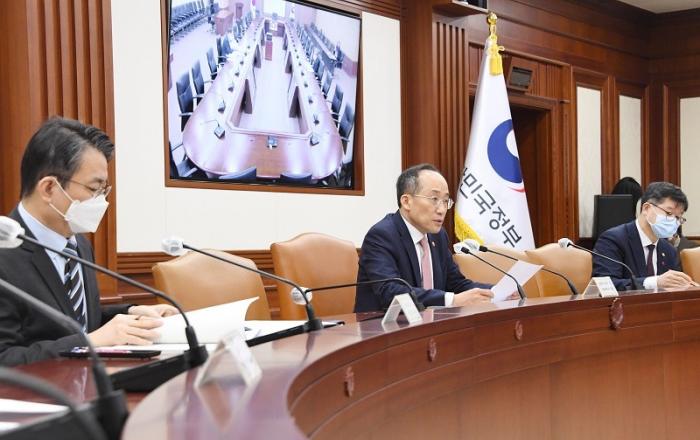 추 부총리 “수출 일부 긍정 조짐…개선세 이어질 것”