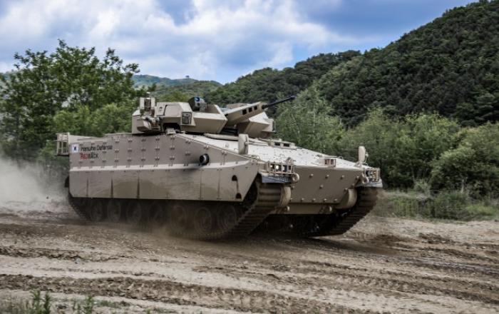 한화 자체 제작 ‘레드백’ 장갑차, 호주 수출길 열렸다