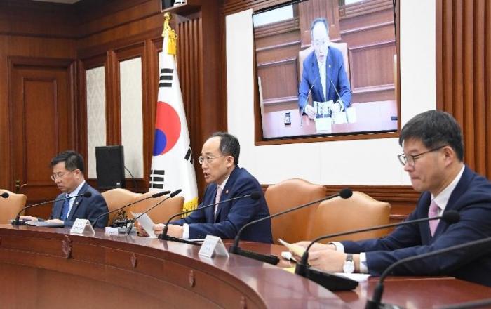 경제부총리 “물가 하락속도 예상보다 완만…특별물가안정체계 가동”