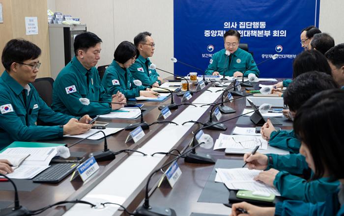복지부 장관 “의료계 대화 실무 작업 착수…전공의 행정처분 유연하게”