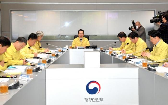 정세균 총리 “소규모 집단감염 지역확산 불씨…방역 사각지대 점검”