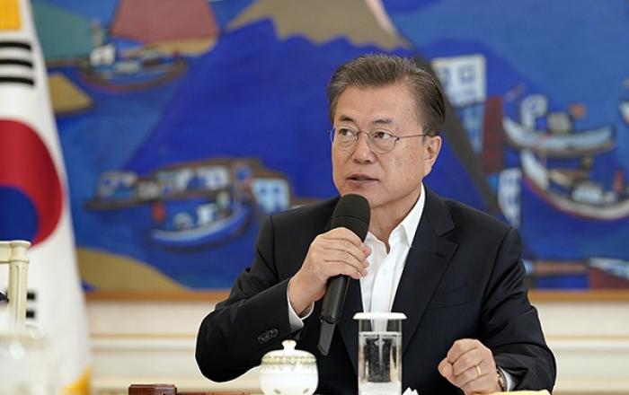 문재인 대통령 “연대와 협력의 힘으로 코로나19 경제위기 극복하자”