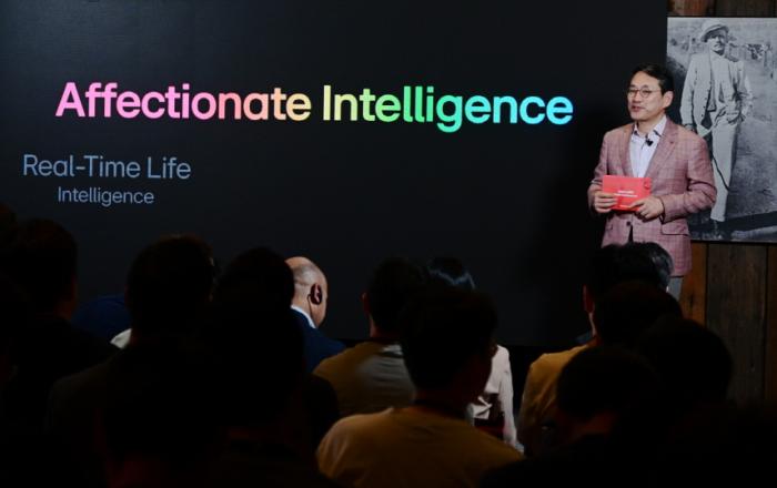 LG전자 조주완 CEO, 빅테크 격전지서 AI 광폭 행보...“7억 대 제품과 7천억 시간 고객 사용 데이터로 가속화”