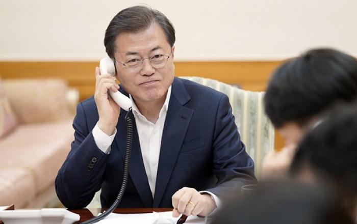 한·미정상 23분간 통화…트럼프 “한국 코로나19 대응 굉장히 잘하고 있다”