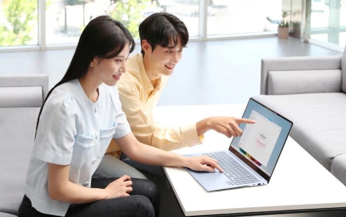 삼성전자, AI PC ‘갤럭시 북4 엣지’ 국내 출시