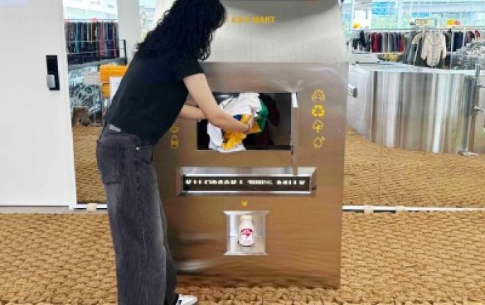 신세계百, 헌 옷 기부하고 할인 혜택 받아보세요