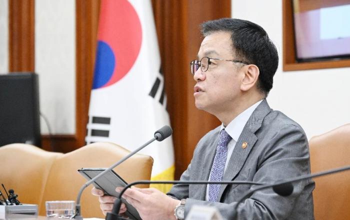 경제부총리 “체감경기 여전히 어려워…내수회복 방안 집행에 박차”