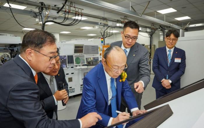 김승연 한화그룹 회장, 판교 R&D 캠퍼스 방문해 기술 선도 중요성 강조