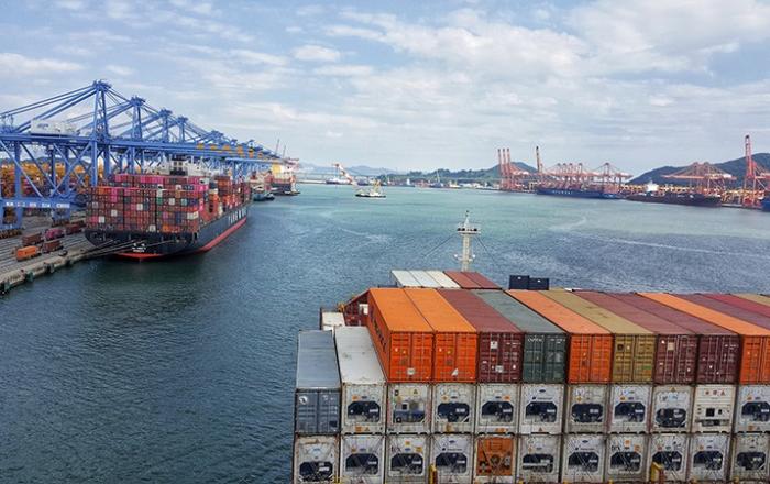 10월 수출 역대 최고…3개월 연속 월별 최대실적 경신