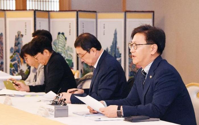 소비자물가 상승률 3년 9개월 만에 최저치…“물가 하향 안정세”