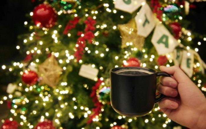 연말 인증샷 성지로 변신한 스타벅스 매장은 어디?