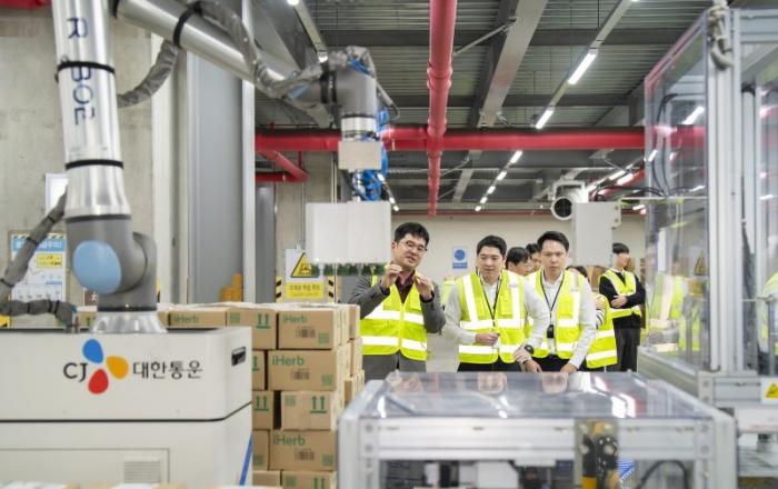 CJ대한통운 첨단 풀필먼트센터 찾은 CP 엑스트라…전방위 물류협력 ‘광폭행보’