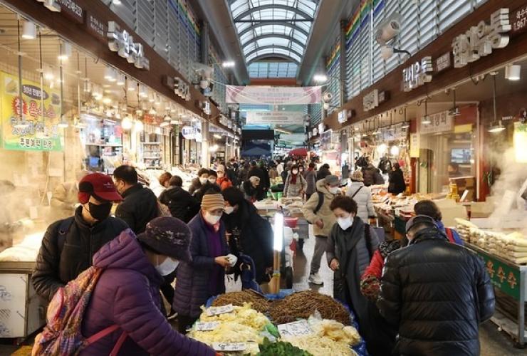 ADB, 한국 경제성장률 올해 0.9%·내년 1.7%로 올려 전망