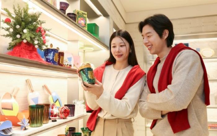 집에서 즐기는 럭셔리 크리스마스..신세계 피숀 홀리데이 아이템 만나보세요