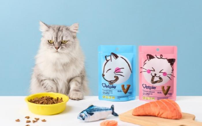 동아제약, 씹으면서 관리하는 고양이 구강 건강 ‘벳플 브이트릿 2종’ 출시