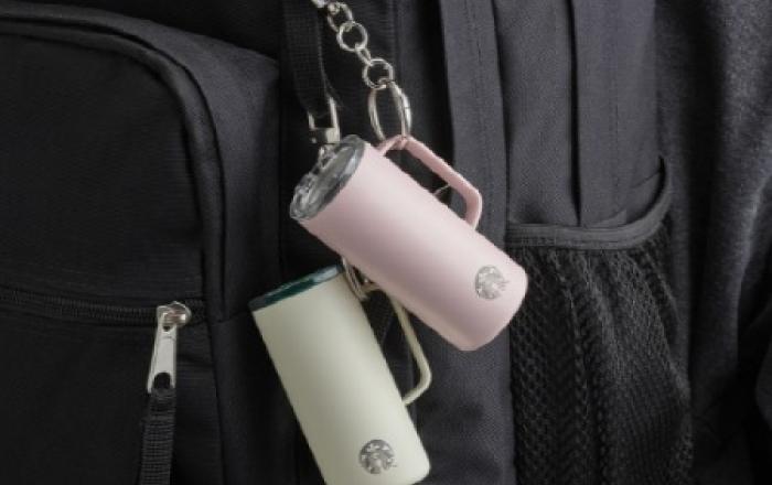“‘백꾸(가방꾸미기)’ 아이템 다시 돌아온다” 스타벅스 ‘미니어처 텀블러 키링’ 재출시