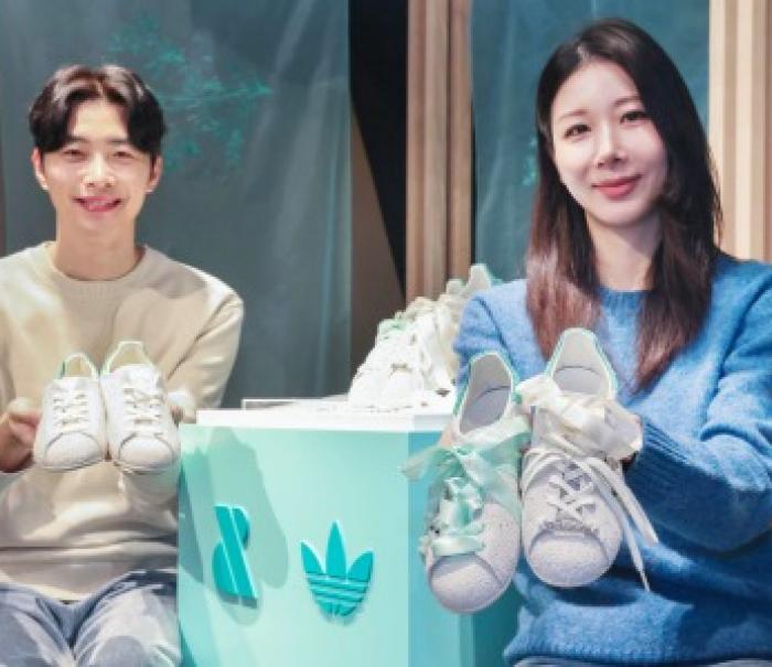 신세계百 ‘케이스스터디’, ‘아디다스 오리지널스’와 협업한 한정판 스니커즈 출시