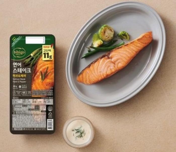 CJ제일제당, 비비고 생선구이 올해도 ‘대박’ 예감… ‘연어 스테이크’ 출시 한 달 약 10만 개 판매