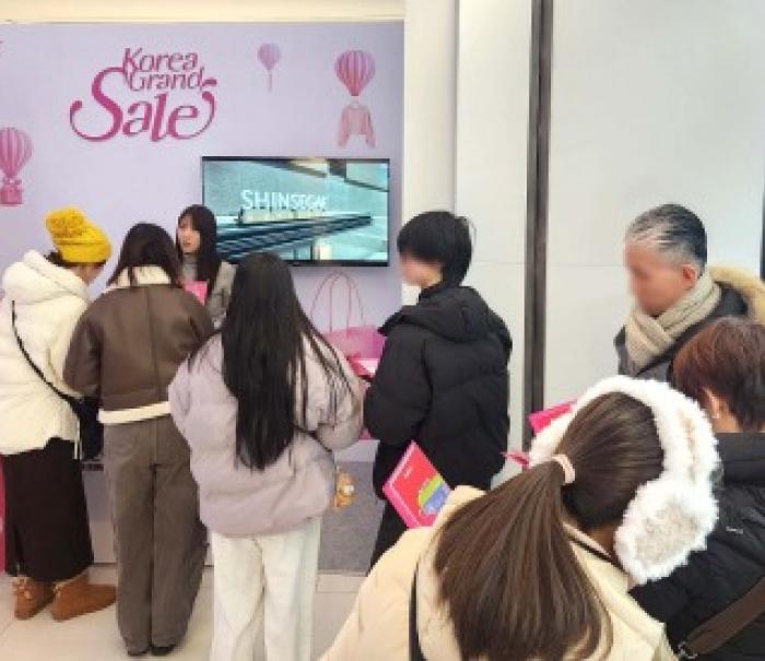 “한국 관광의 첫 쇼핑 관문” 신세계면세점, 명동에서 외국인 관광객 직접 만난다