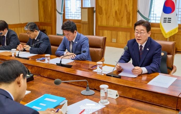 이재명 대통령, 중동 위기에 '비상 대응' 지시…석유 최고가격제 도입 추진