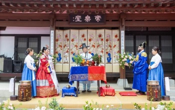 MZ세대 사로잡은 '가심비' 전통 혼례… 관악구, 낙성대 공원서 상설 운영