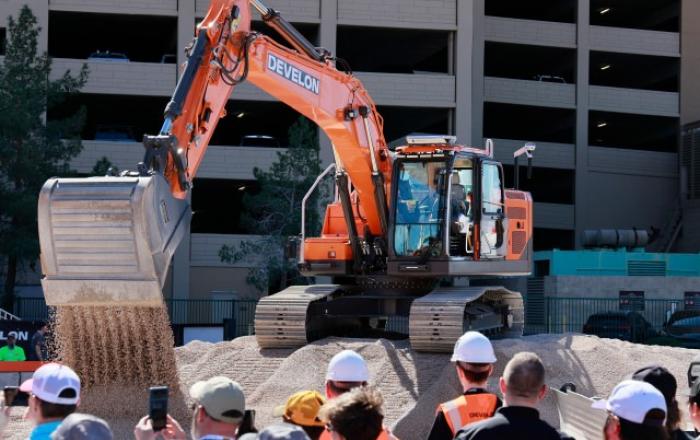 HD현대사이트솔루션, 무인 자율 굴착기 첫 인도
