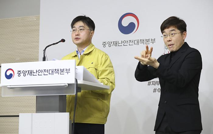 중대본 “수도권 위험도, 강화된 방역조치에도 상승”