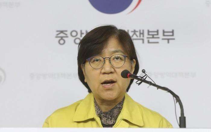 방역당국 “마스크 쓰지 않으면 감염가능성 5배 높다.”
