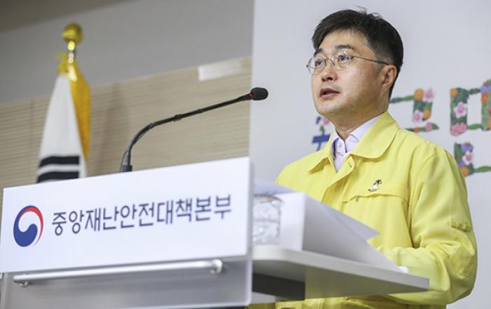 정부 “지역별 거리두기, 권역별 위험도 평가 후 단계 조정”