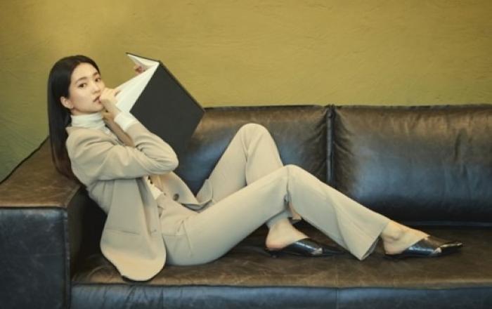 김태리X프론트로우, 성숙하고 우아한 모습의 가을 광고 비주얼 공개