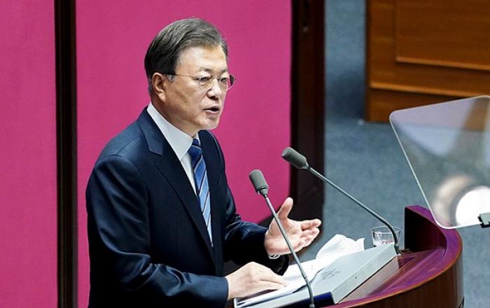 문재인 대통령 “확실한 방역 안정-경제 반등 이뤄야 할 시간”
